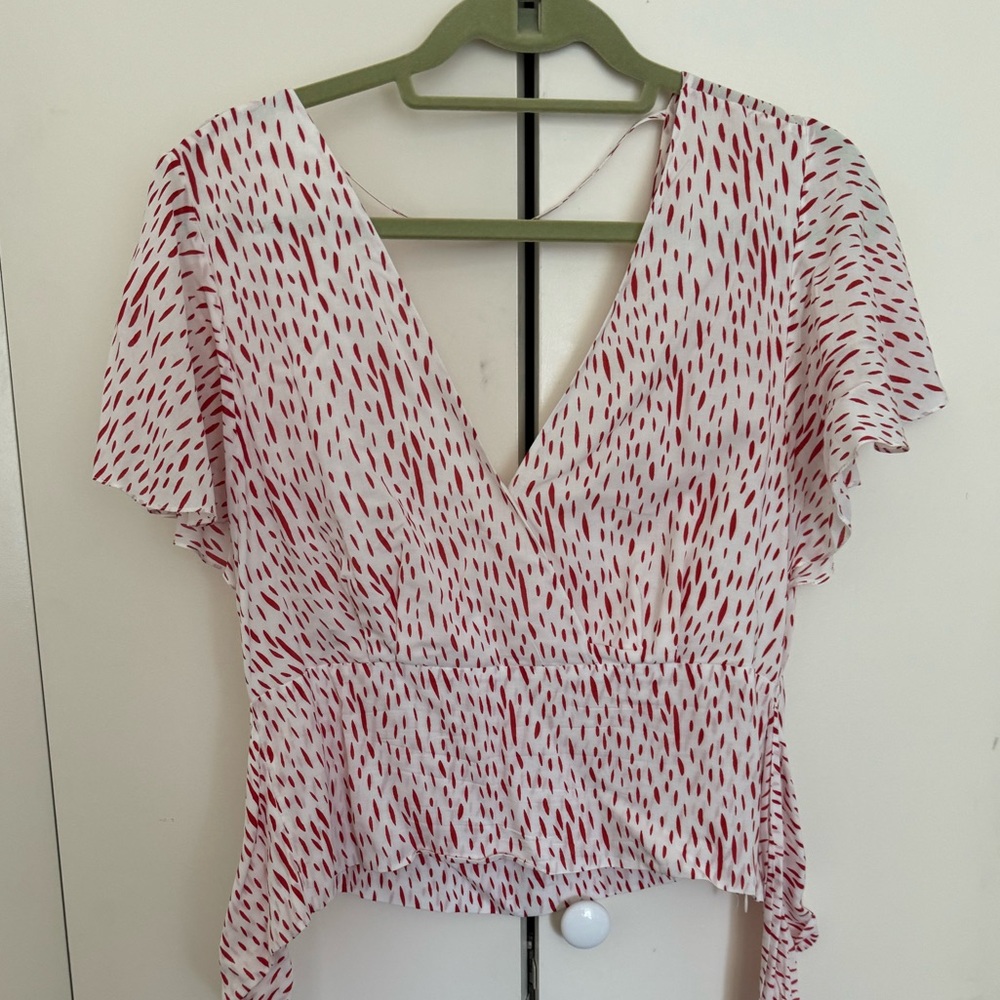 Red/white flutter sleeve blouse